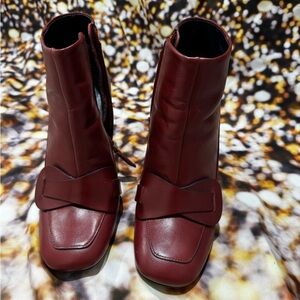Tory Burch Red Cherry Burgundy Ankle Boots/Booties -- 6.5